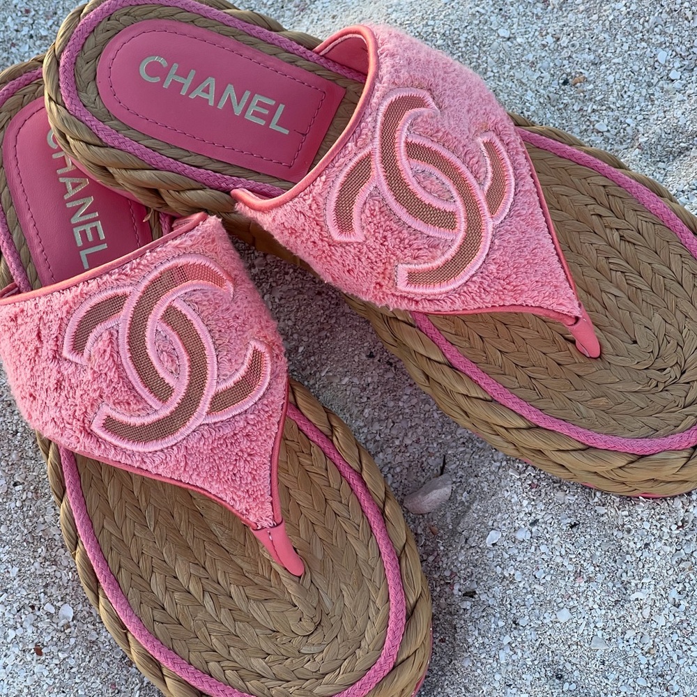 CHANEL Pink Terrycloth CC Logo Raffia Thong Sandals